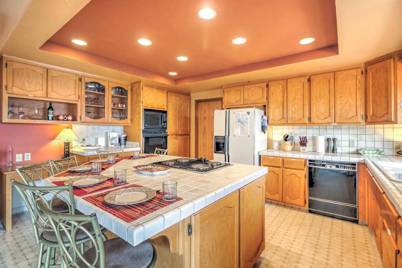 Spacious Kelseyville Home With Large Lakefront Deck! Экстерьер фото