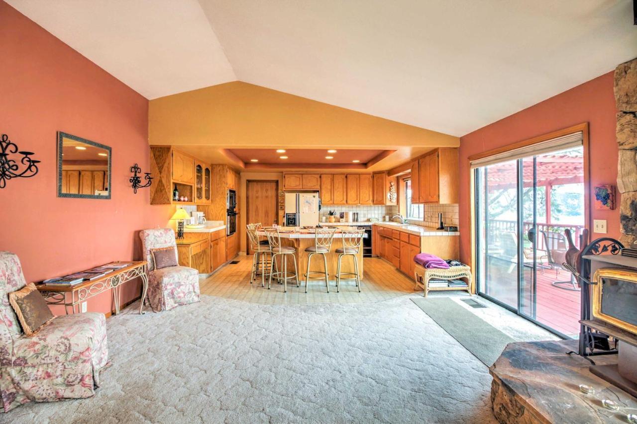 Spacious Kelseyville Home With Large Lakefront Deck! Экстерьер фото